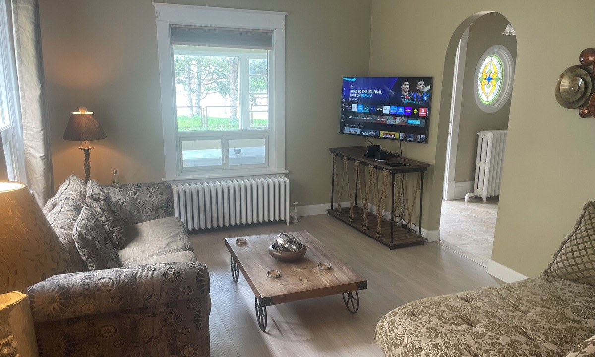 Niagara Falls House | Ultra Close to the Falls