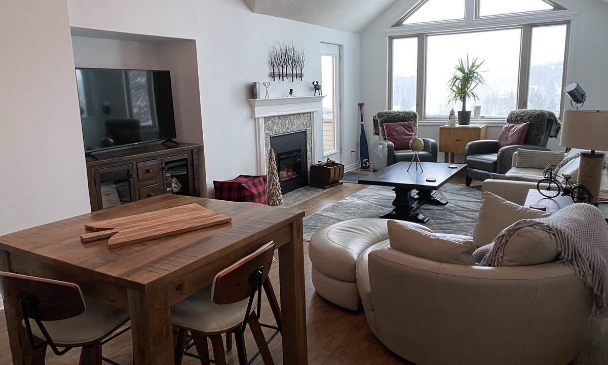 Huntsville Condo | Modern Muskoka Executive 2 Bedroom Condo/Loft. Minutes to the Provincial Parks!