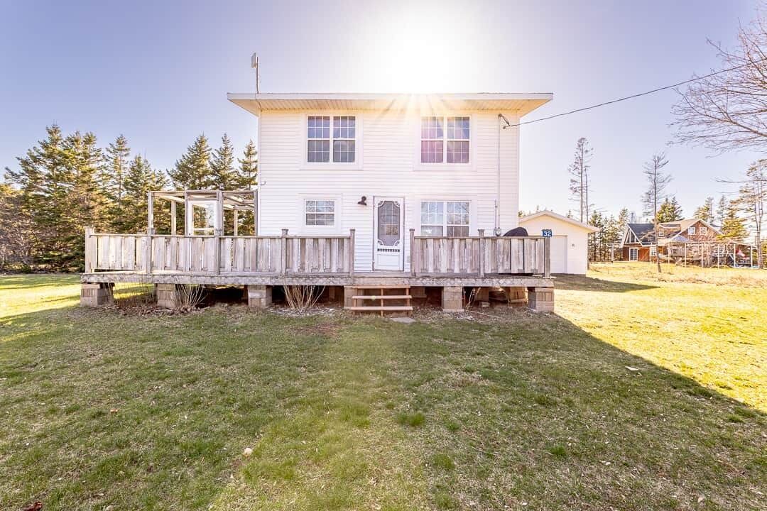 Morell House | Love Shack at the Shore | Near Lakeside Beach