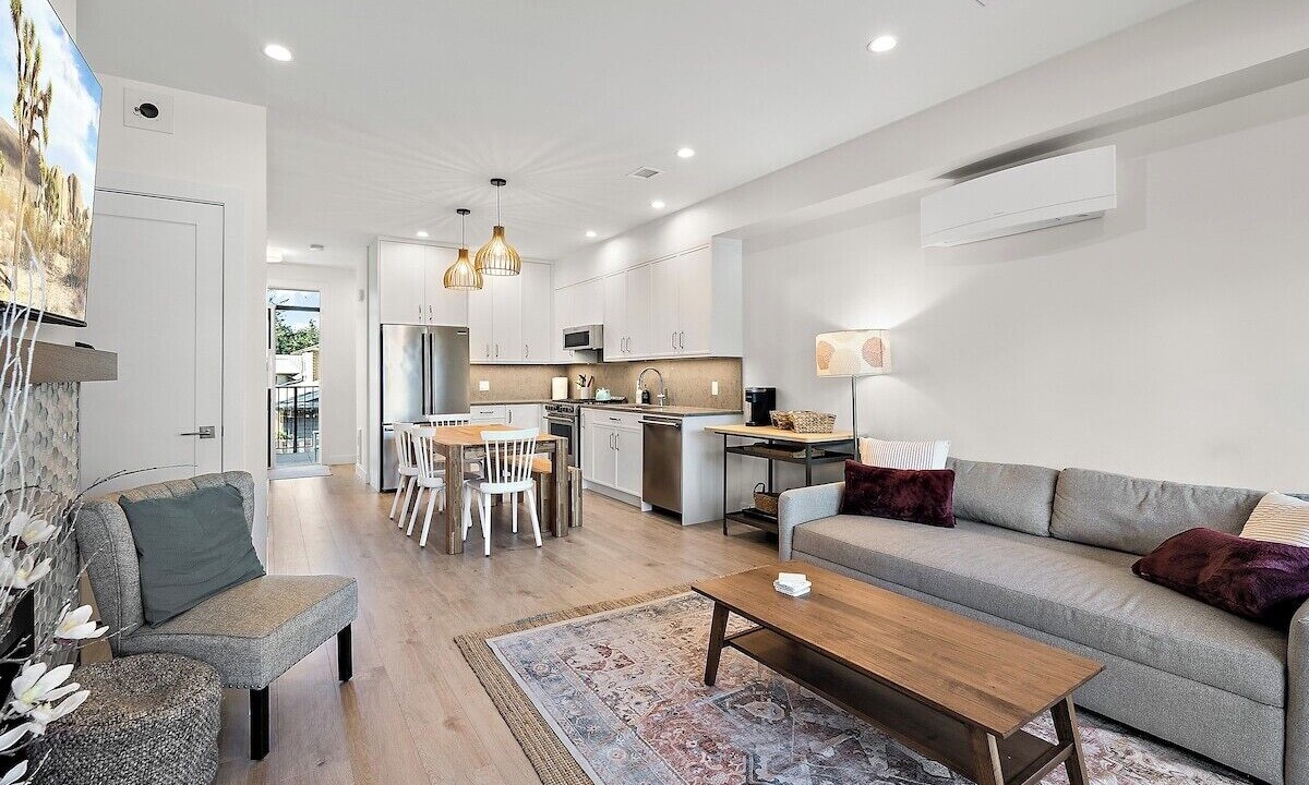 Black Creek House | Family Beachside Bliss | Sleeps Many | Oceanside!