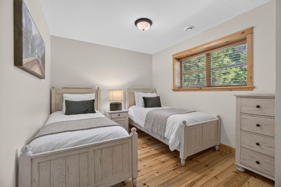 Fiddler Lake Resort Ski Chalet | Fiddler Lake Resort - Deer 30