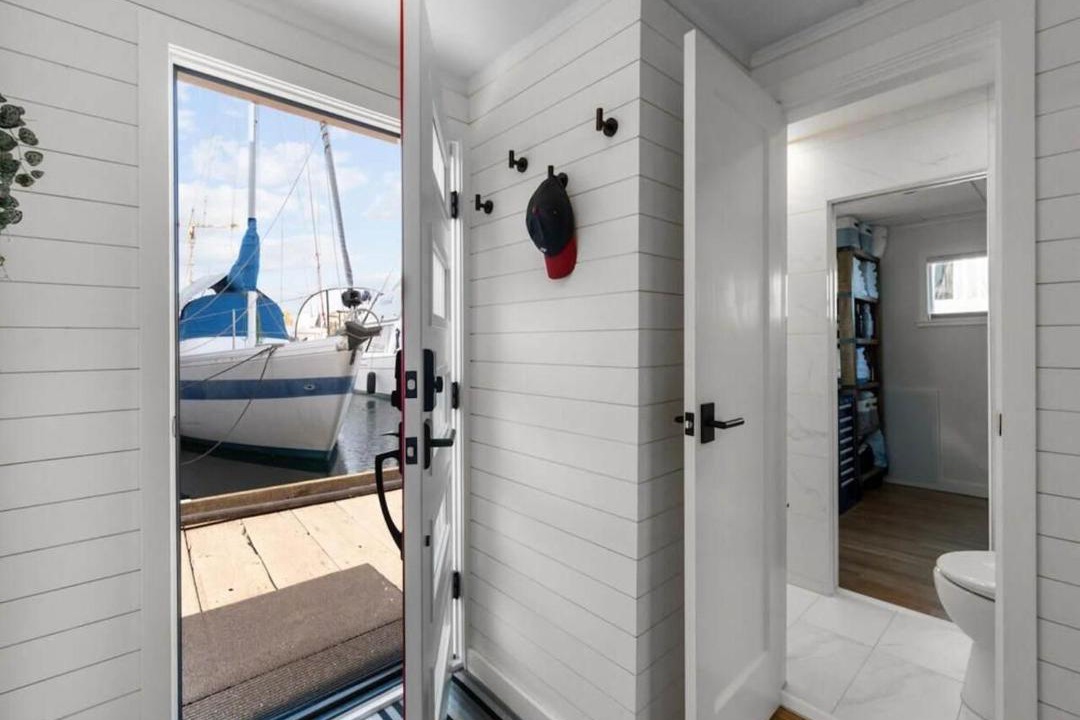 Lower Lonsdale Boat Rental | Mosquito Creek Floating Boat Shed
