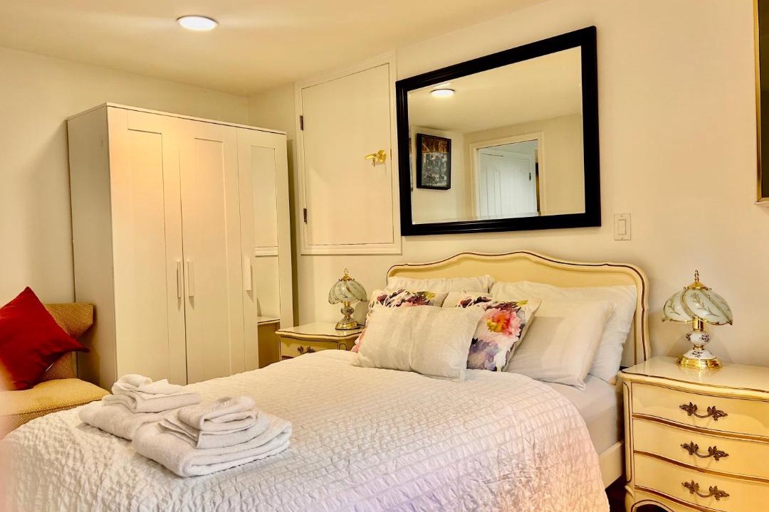 Fraserview Apartment | Private 2BR family Suite Near YVR airport & Transit & Golf course