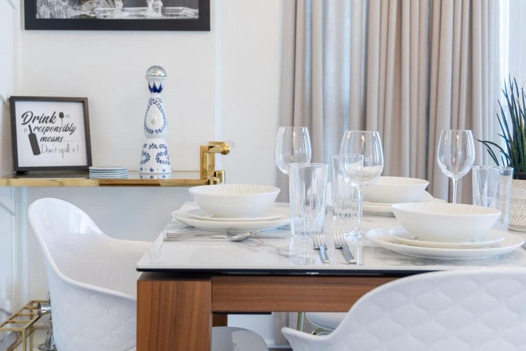 Downtown Toronto House | Pristine Modern 2BR Condo Private BBQ and Balcony