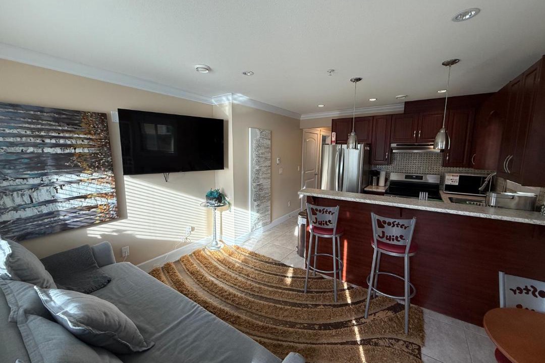 Hastings Apartment | Cozy 2 Bdrm Basement suite in the Heart of Renfrew Heights