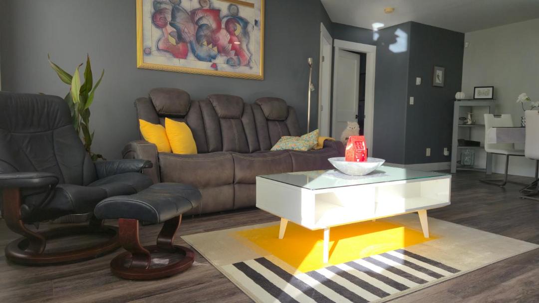 West Vancouver House | Modern Coastal 2BR Retreat with Hot Tub in Vancouver BC