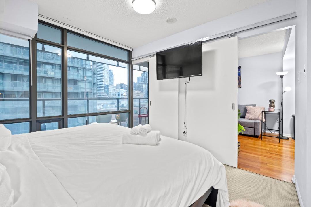 Bay Cloverhill Apartment | Stylish 2BR Downtown Sanctuary - Free Parking