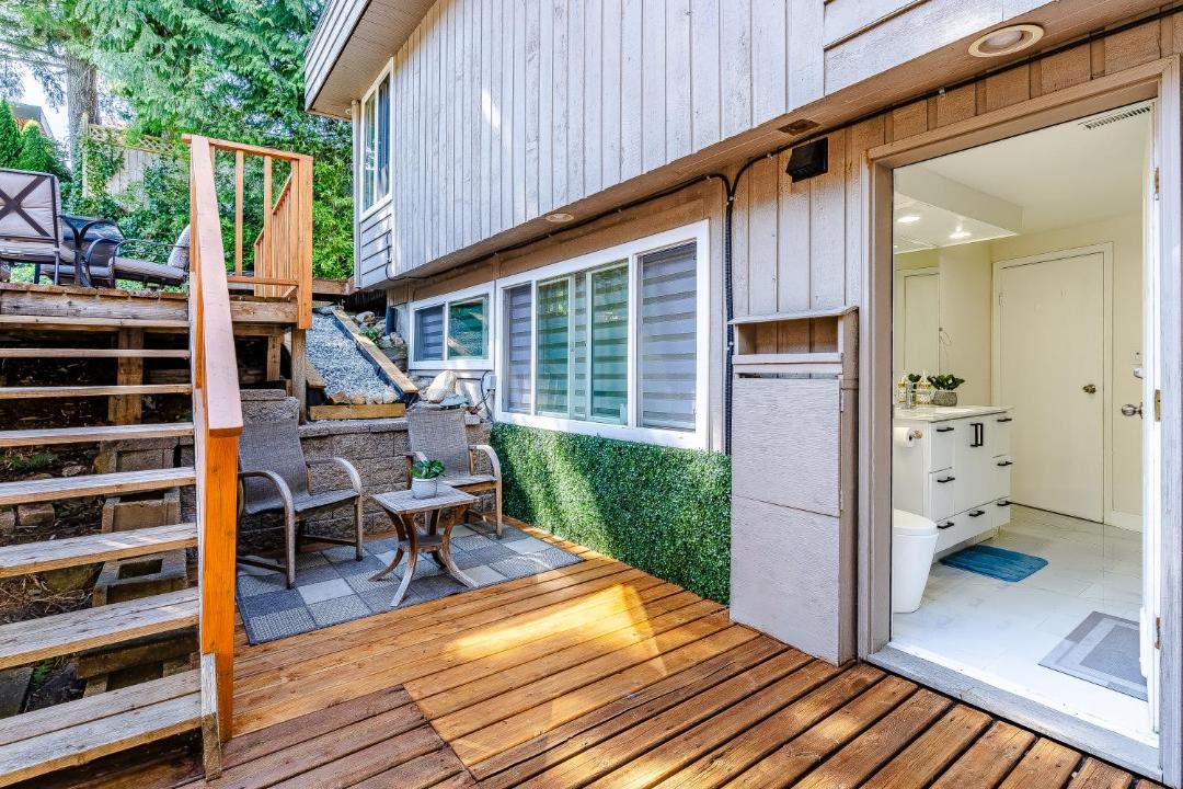 Canyon Heights House | Spacious 3BR Guest Suite by the Creek In North Vancouver Sleeps 6, Free Parking