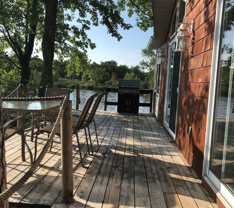 Nipissing House | Island Retreat at waters edge Boat&Motor Included
