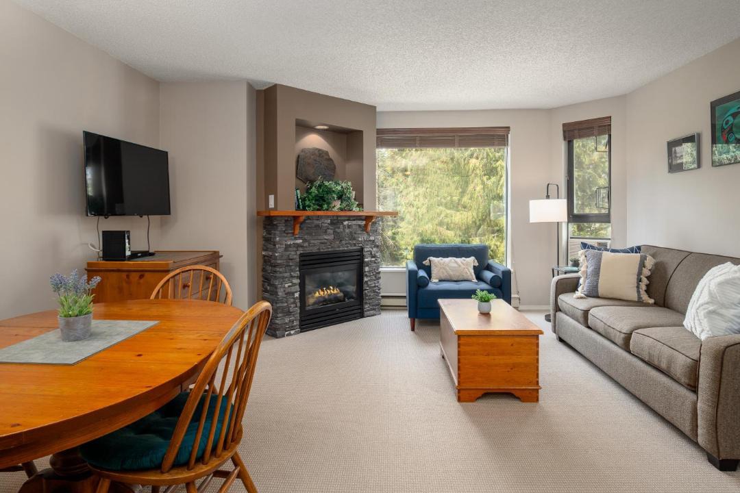 Upper Village House | 1BR in Marquise, Close to Ski Hill, Pool, Sauna, Hot Tub, Fitness Suite, Fireplace