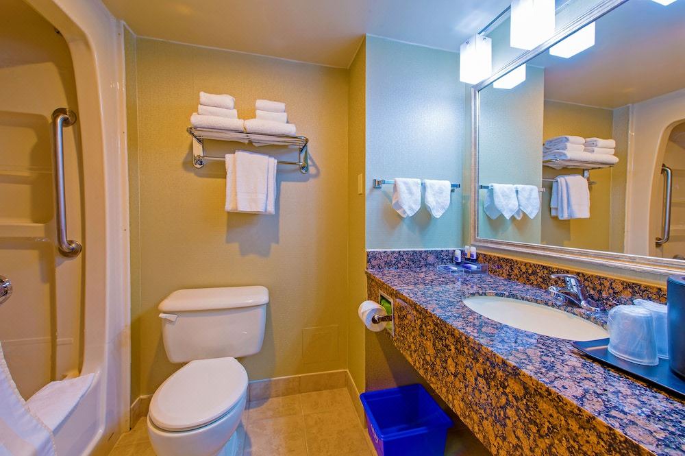 Photo of Bathroom in Northeast Mississauga