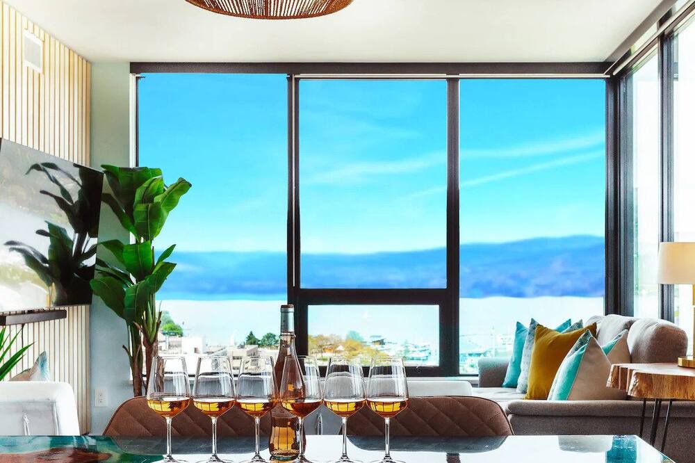 Photo of Livingroom in Downtown Kelowna