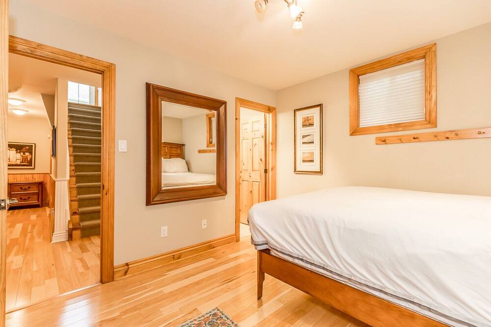 Photo of Bedroom in Craigleith