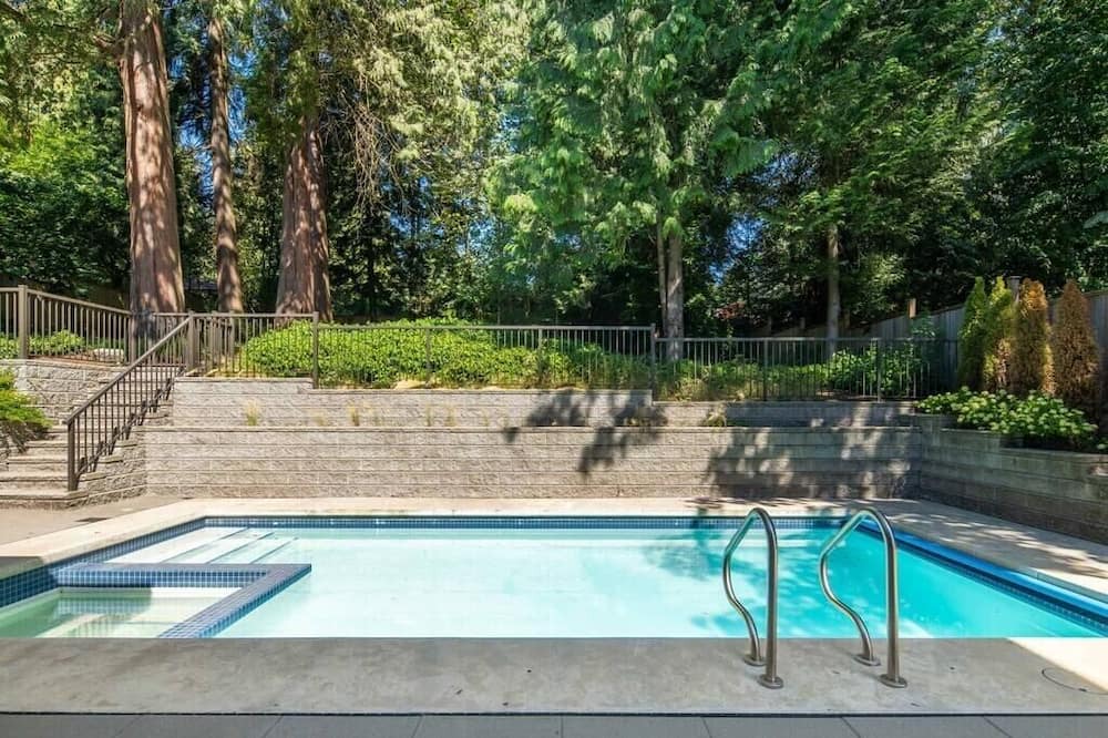 Photo of Outdoor in West Vancouver