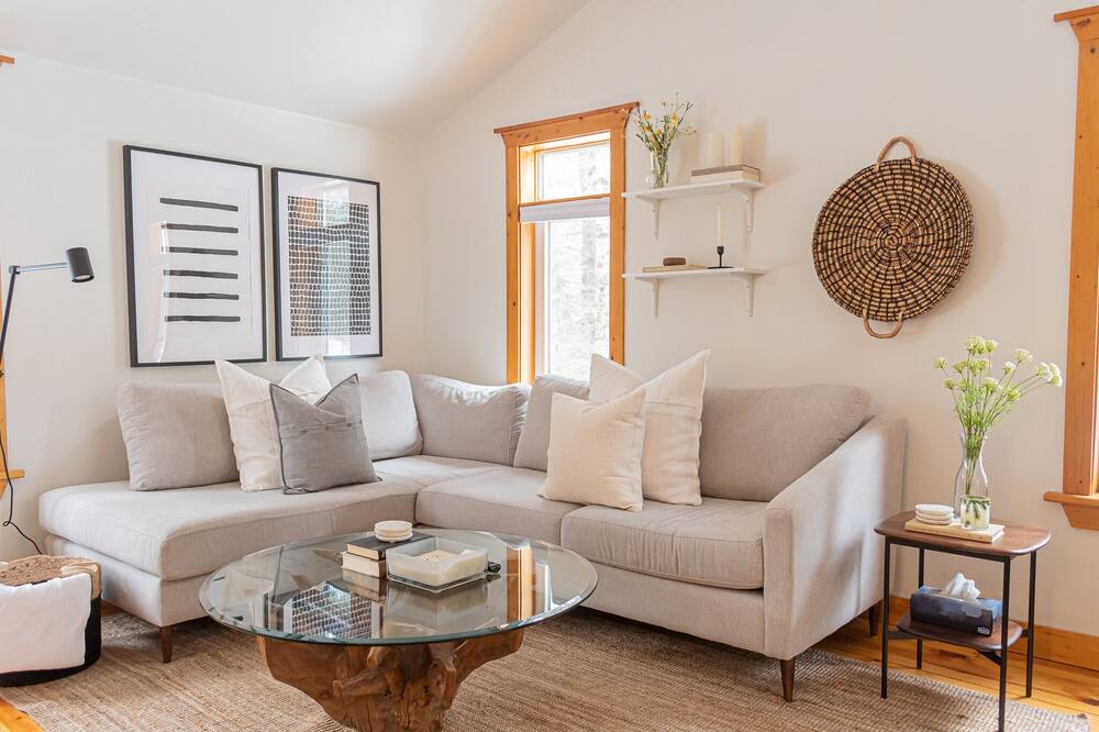 Photo of Livingroom in Utterson