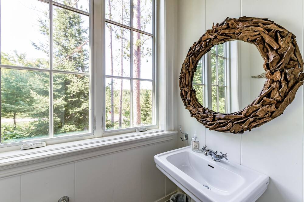 Photo of Bedroom in Muskoka Lakes