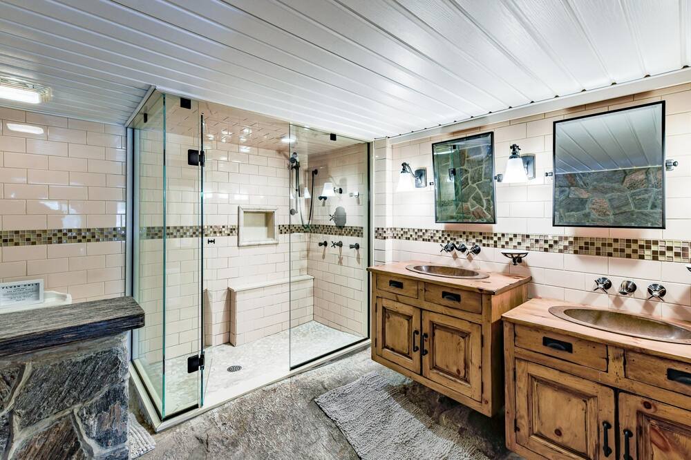 Photo of Bathroom in Port Carling