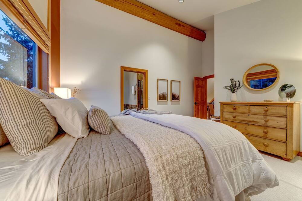 Photo of Bedroom in Whistler