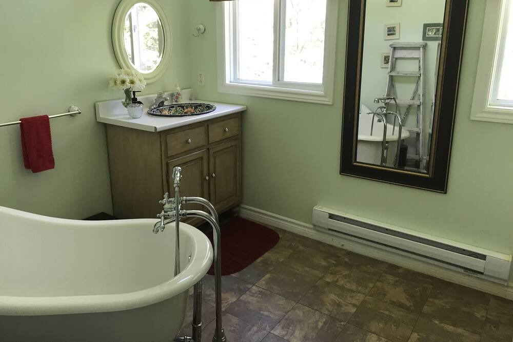 Photo of Bathroom in Baysville