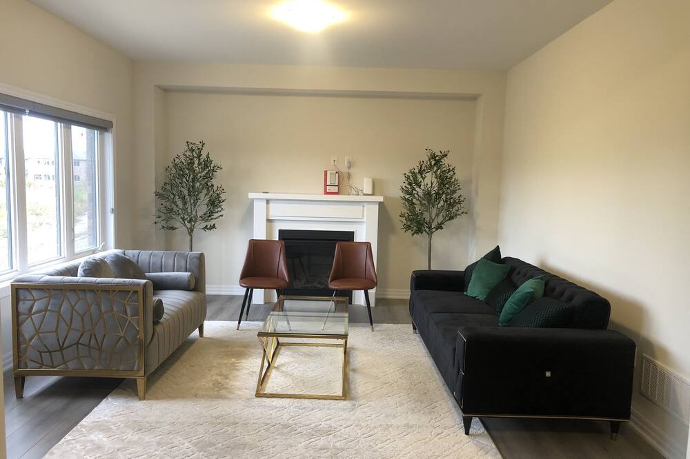 Photo of Livingroom in Stayner