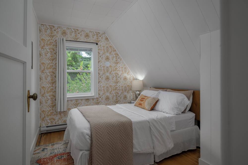 Photo of Bedroom in Port Alberni