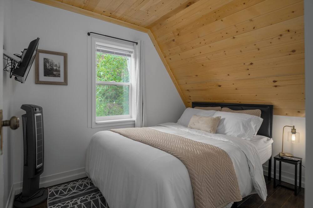 Photo of Bedroom in Port Alberni