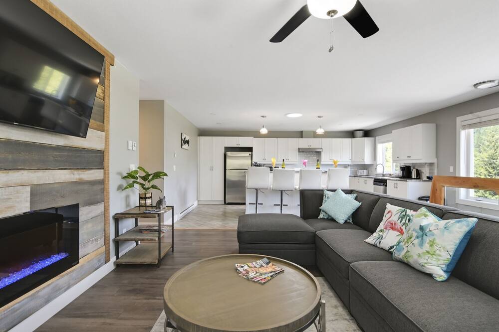 Photo of Livingroom in West Kelowna Estates