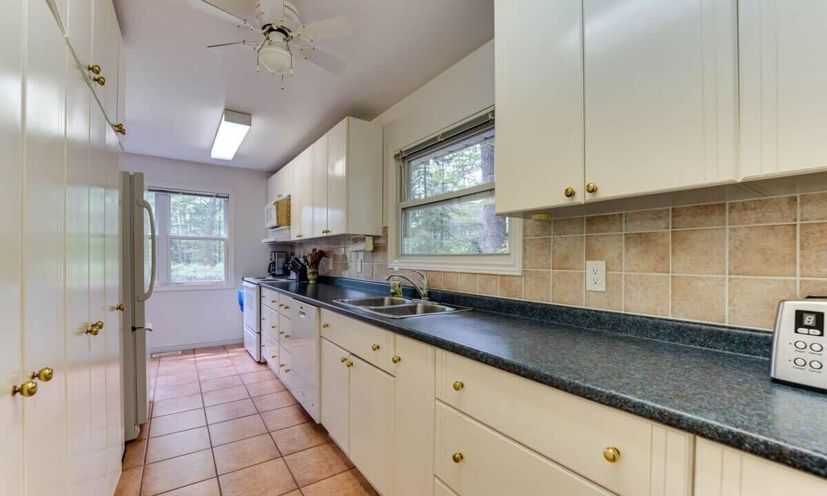 Photo of Kitchen in Muskoka Lakes