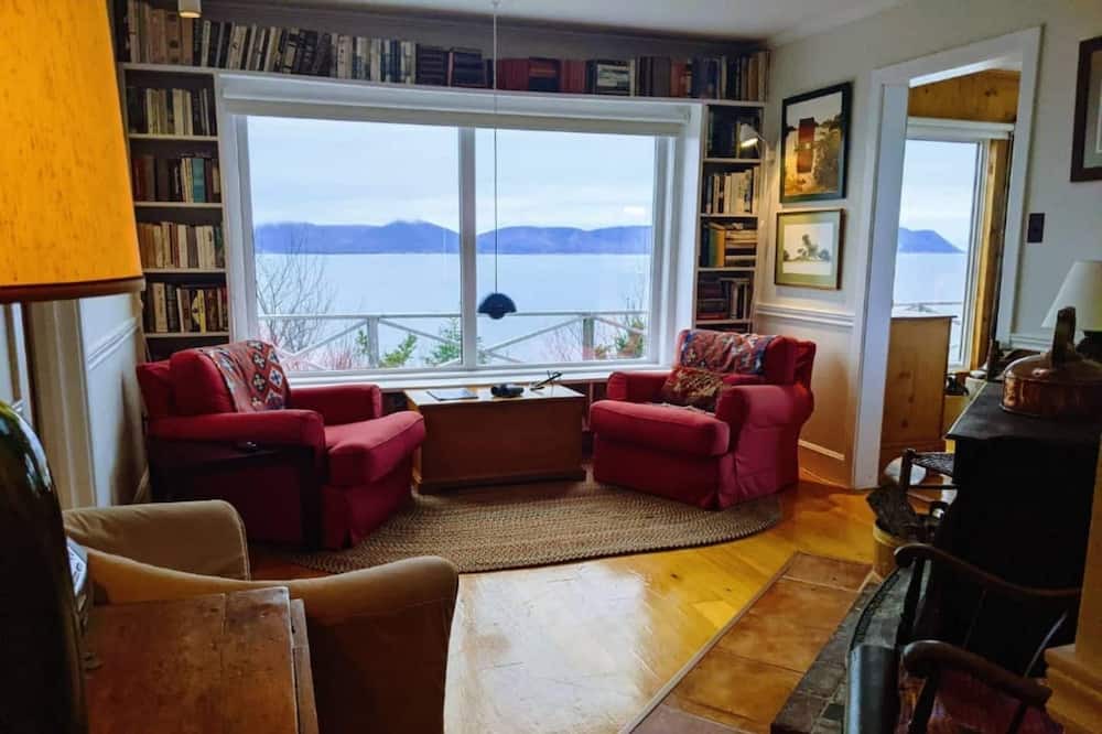 Photo of Livingroom in White Point