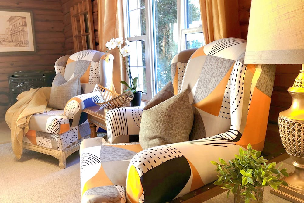 Photo of Livingroom in Parry Sound