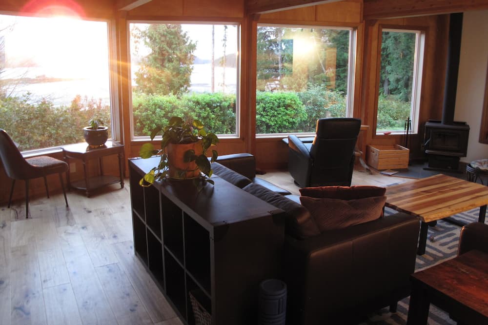 Photo of Livingroom in Ucluelet