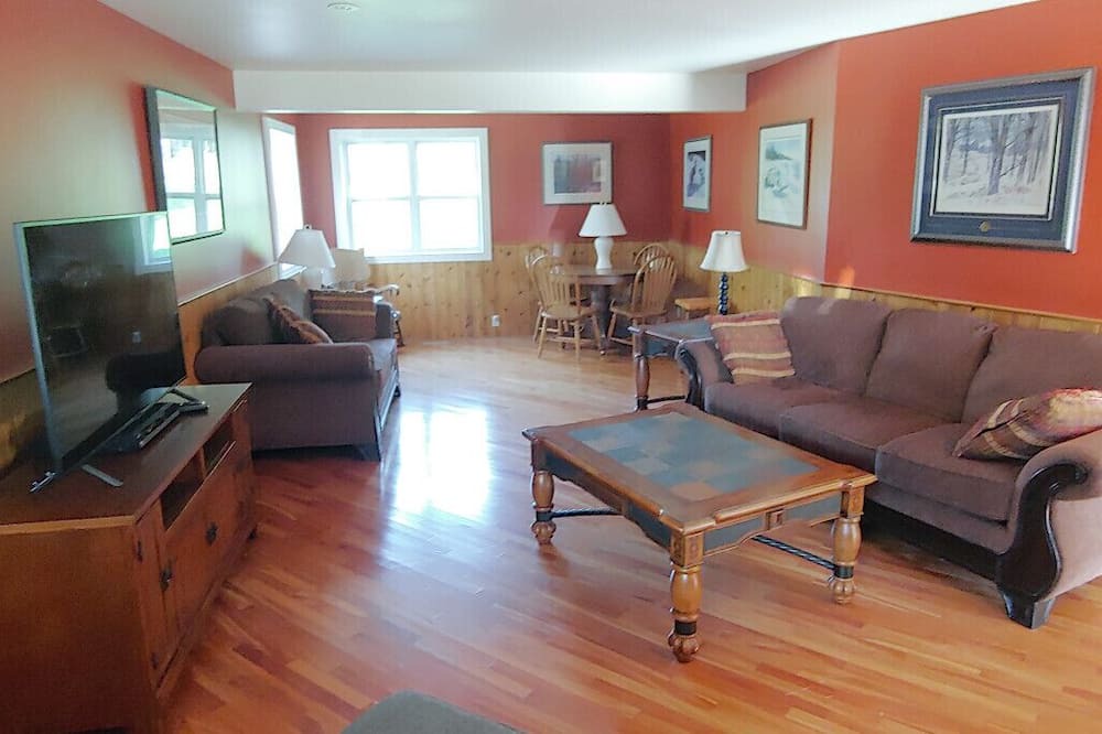 Photo of Livingroom in Port Loring
