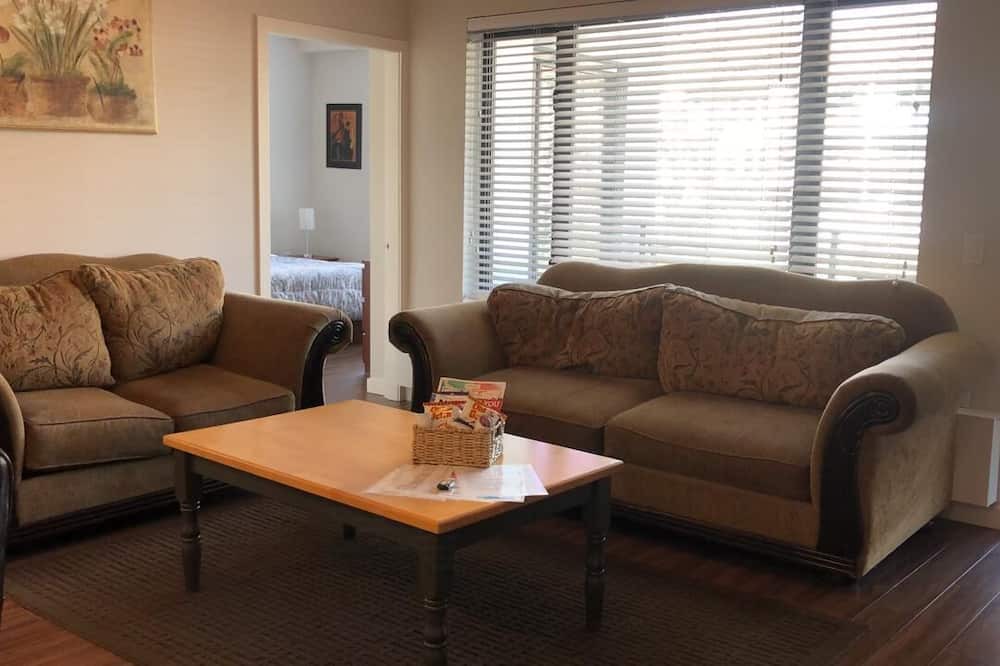 Photo of Livingroom in Lower Lonsdale