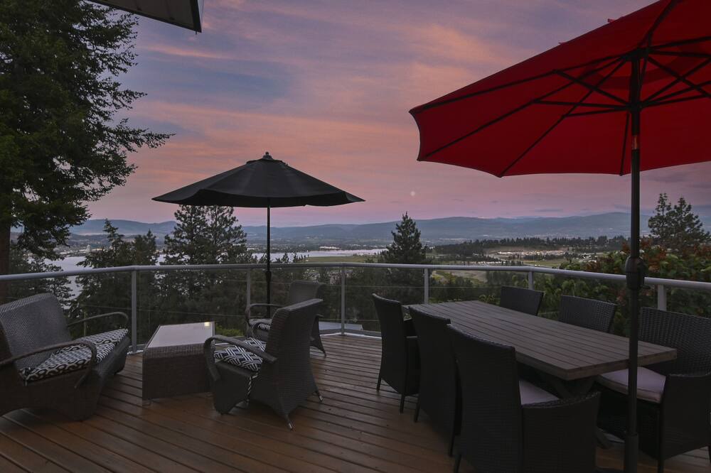 Photo of Patio Balcony in West Kelowna Estates