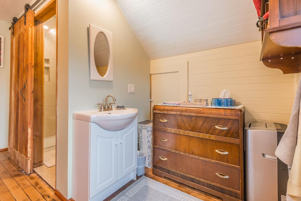 Photo of Bathroom in Port Alberni