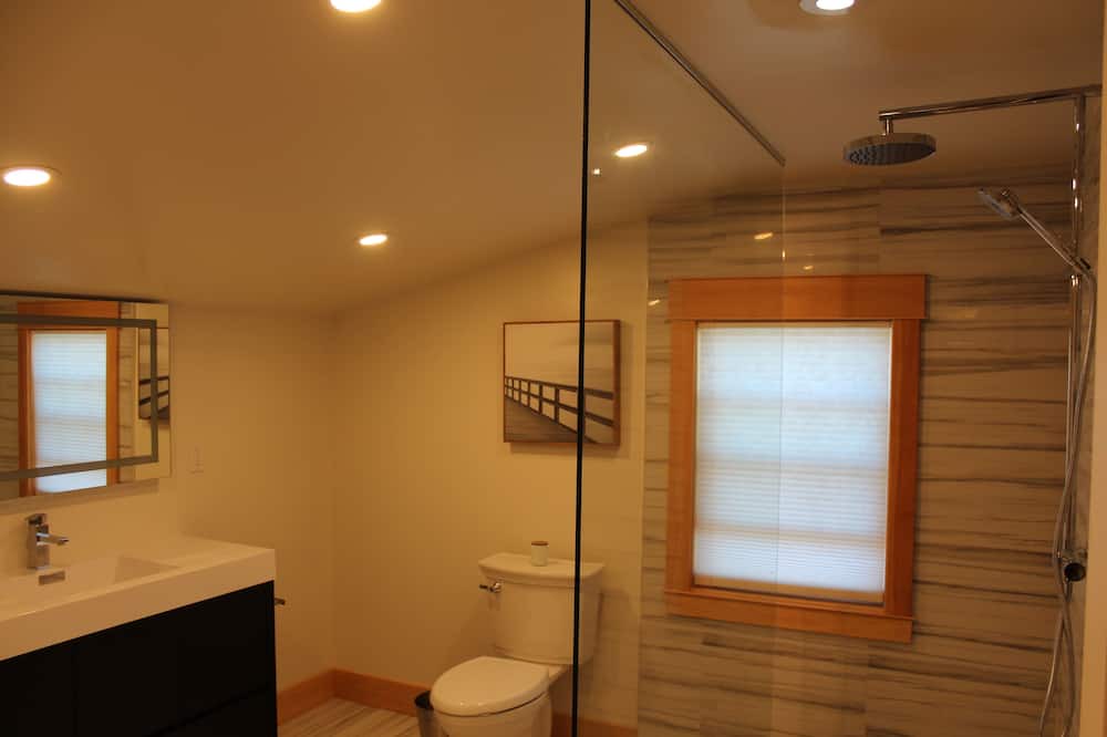 Photo of Bathroom in Dunvegan
