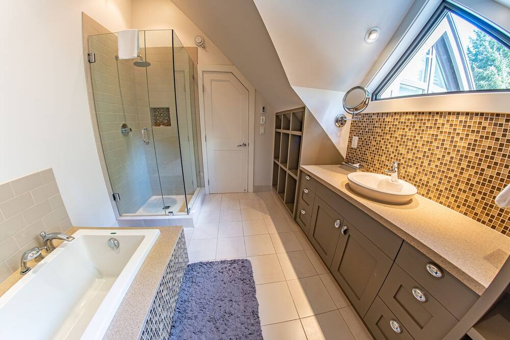 Photo of Bathroom in Upper Village
