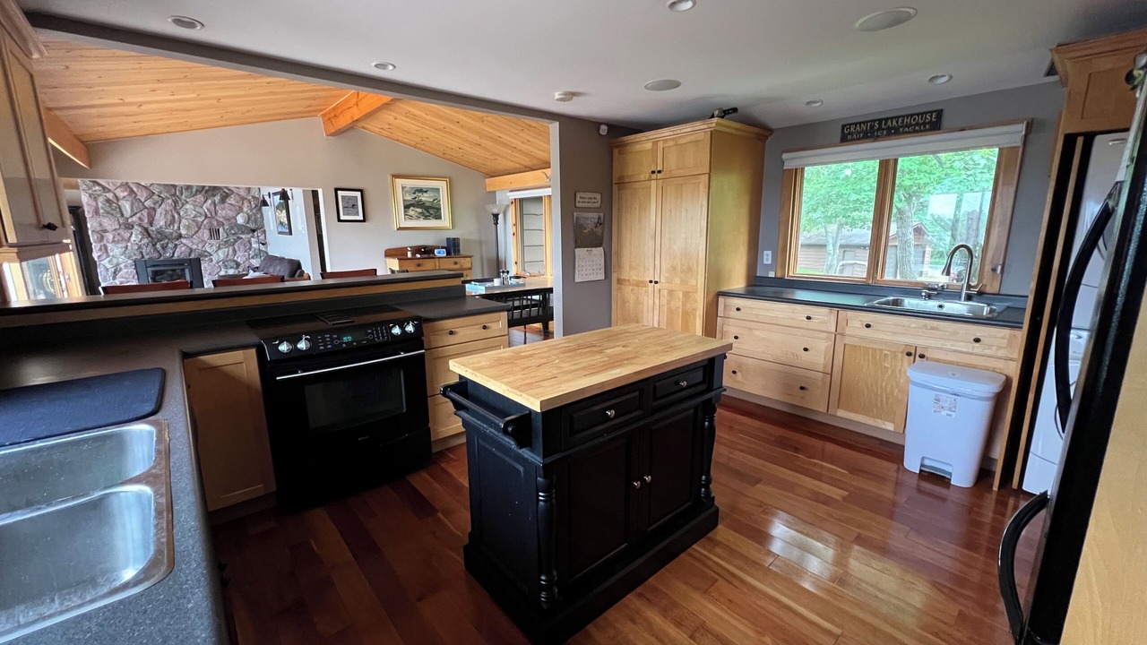 Photo of Kitchen in Byng Inlet