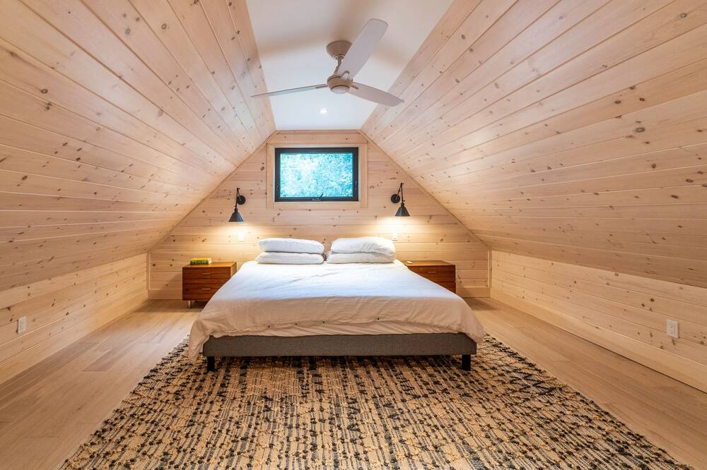Photo of Bedroom in Baysville