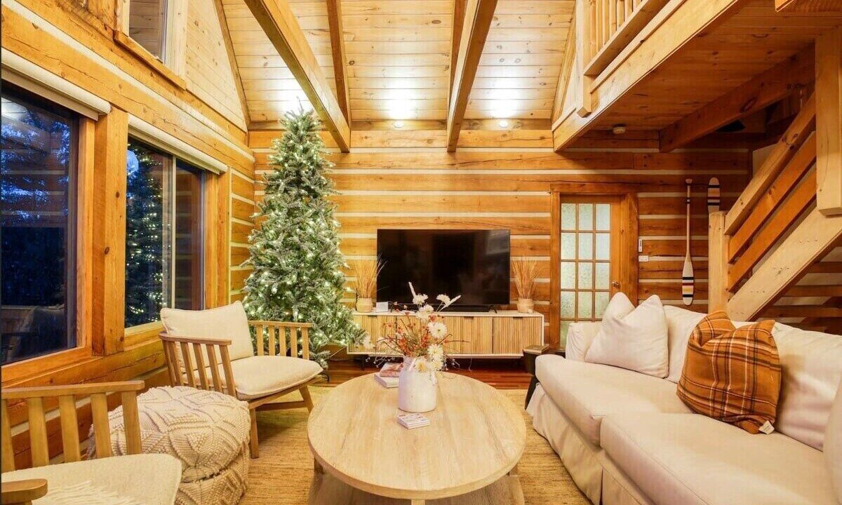 Photo of Livingroom in Parry Sound
