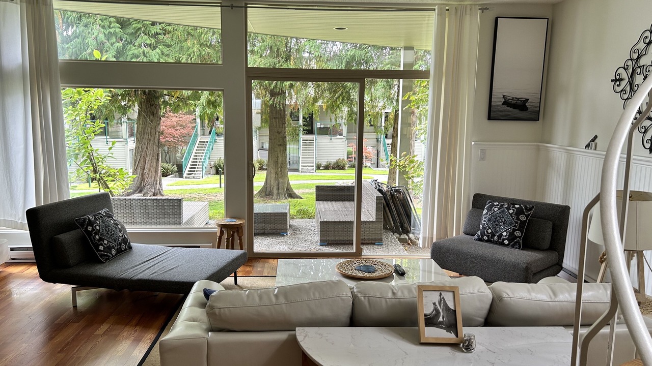 Photo of Livingroom in North Oyster