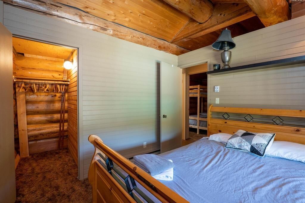 Photo of Bedroom in Hemlock Valley