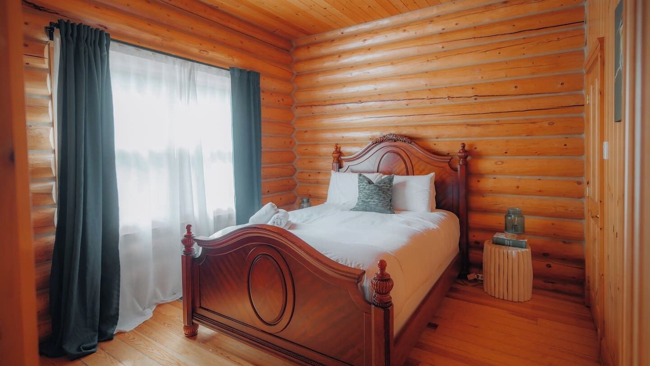 Photo of Bedroom in Fiddler Lake Resort