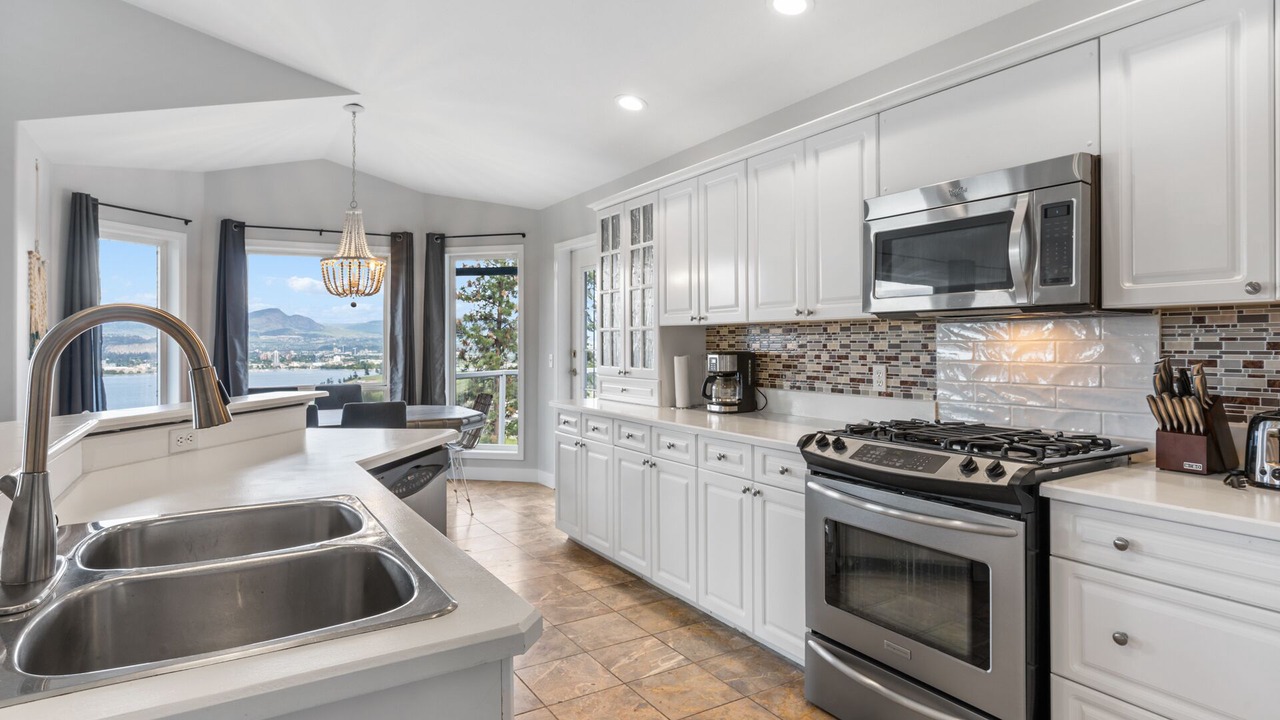 Photo of Kitchen in West Kelowna Estates