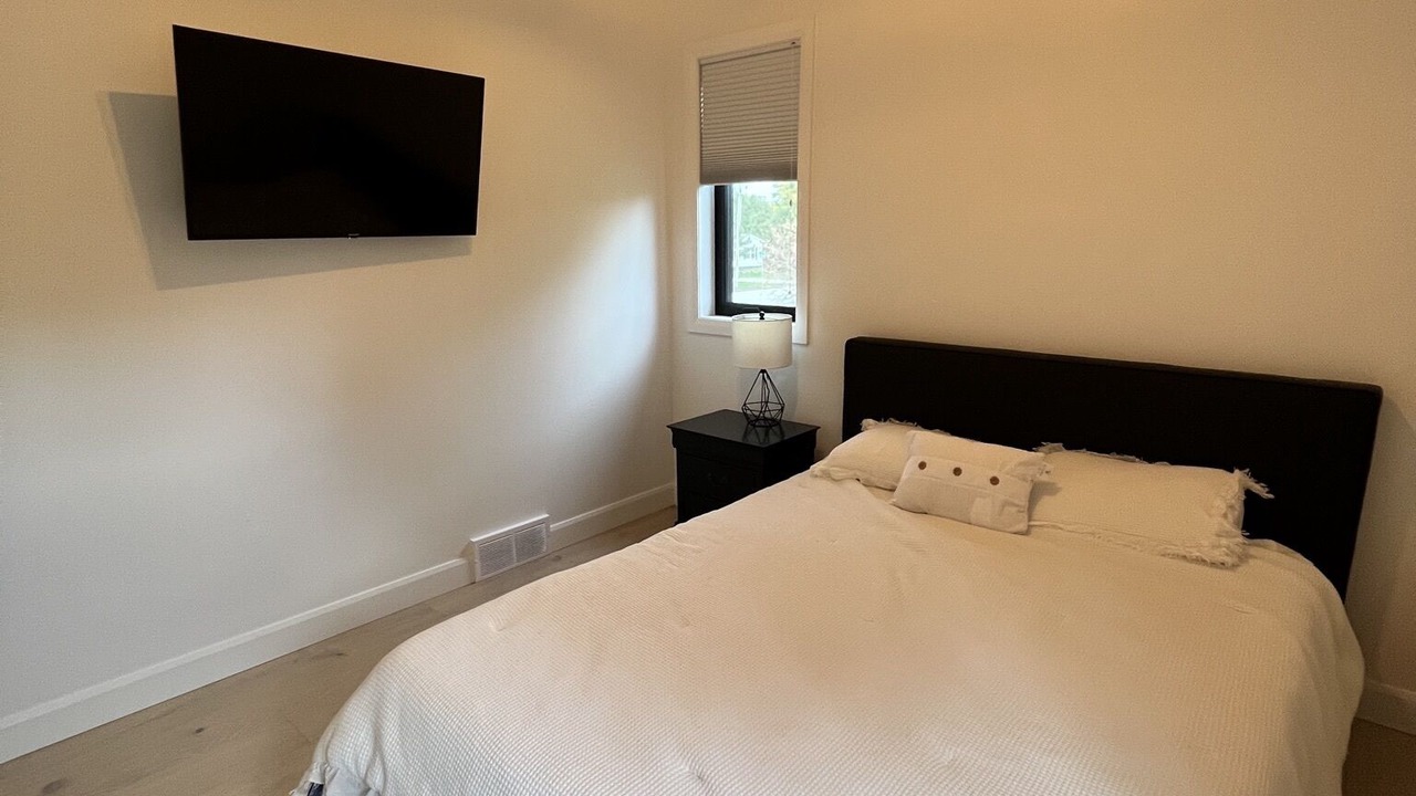 Photo of Bedroom in Grand Bend
