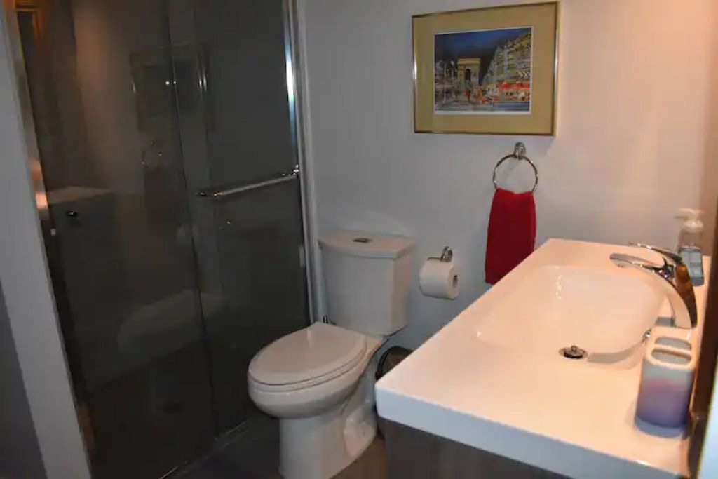 Photo of Bathroom in Central Lonsdale