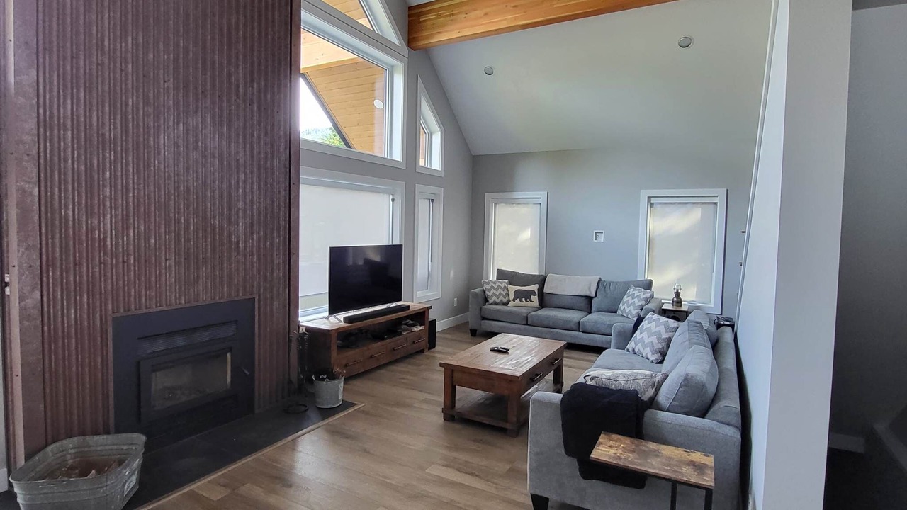 Photo of Livingroom in Hemlock Valley