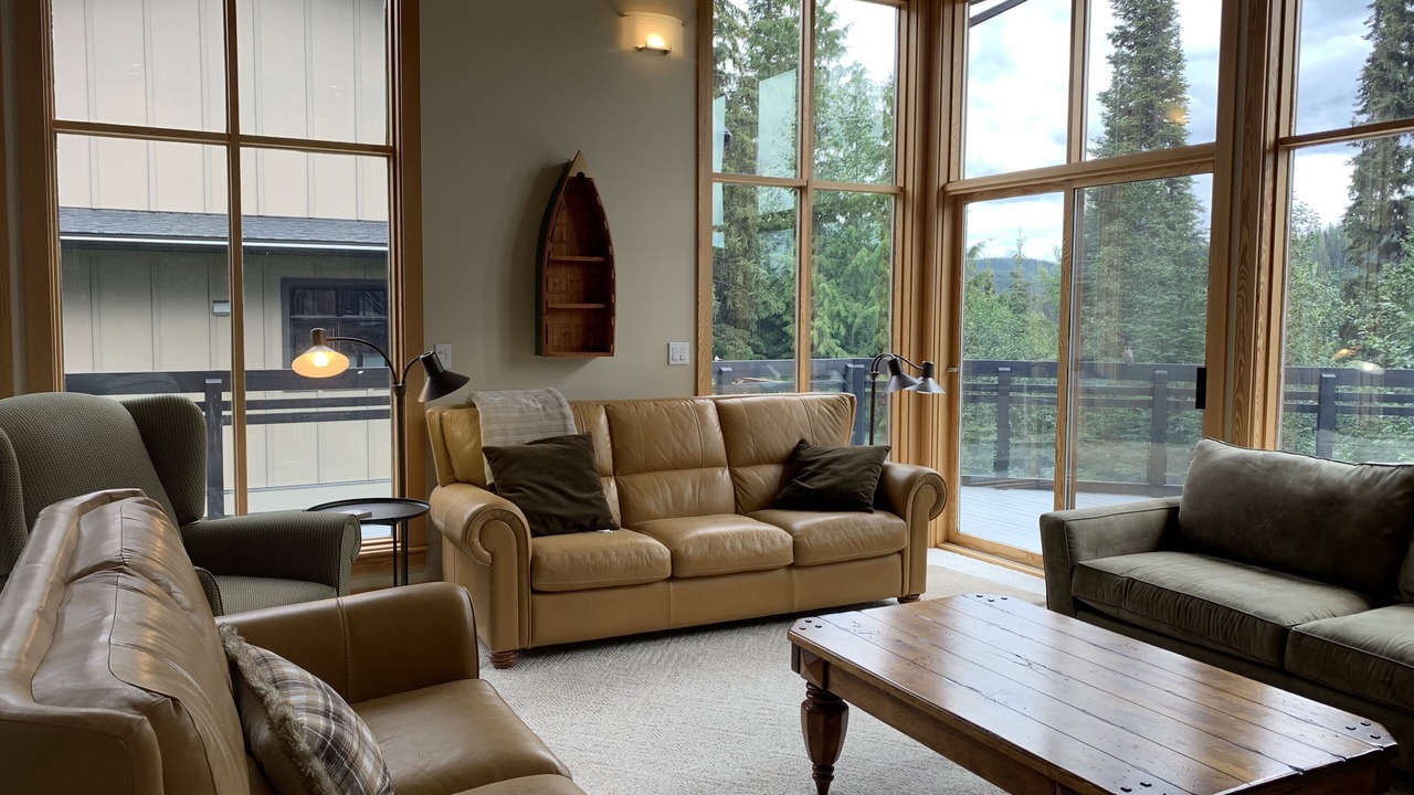 Photo of Livingroom in Sunburst Estates