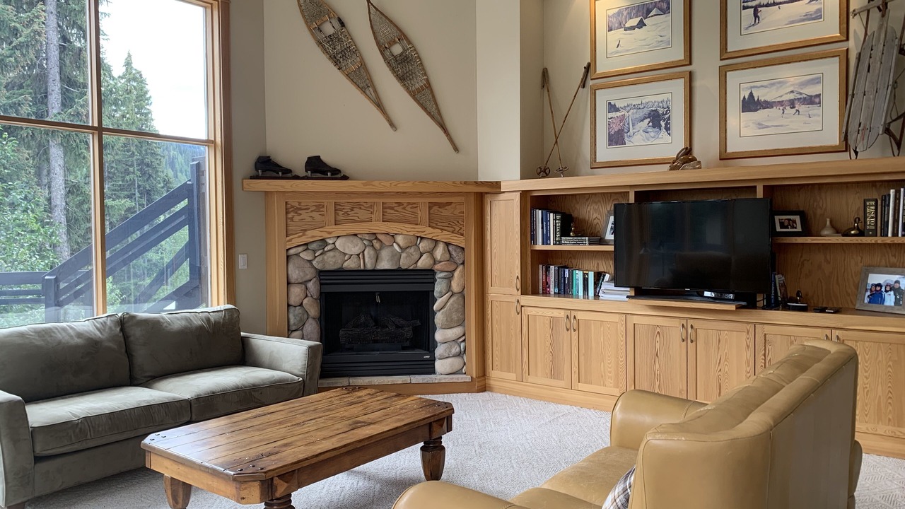 Photo of Livingroom in Sunburst Estates