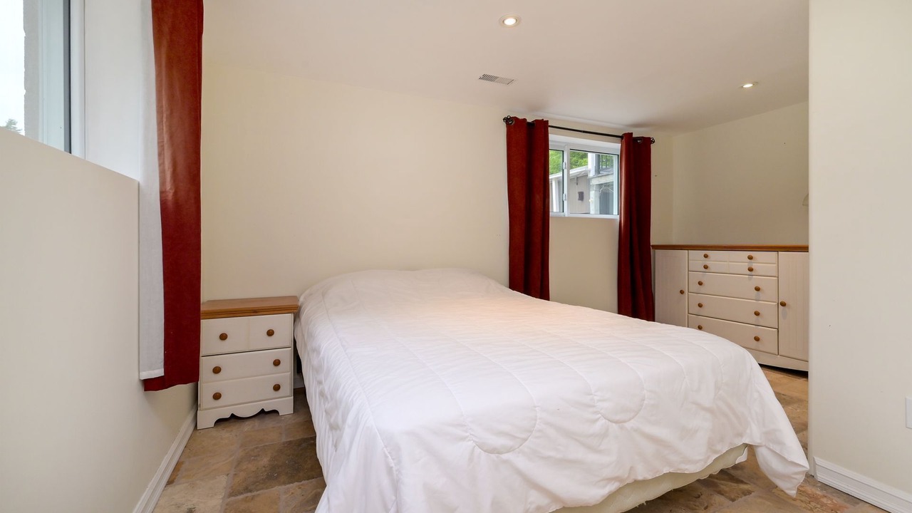 Photo of Bedroom in Terra Nova